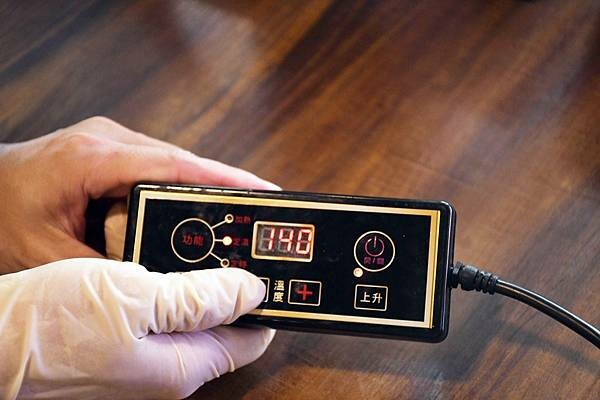 熊熊泡溫泉？高雄必訪鍋物【圓砌升降鍋物－自由店】超有特色的升降火鍋＋自助吧吃到飽～還能玩真人娃娃機※