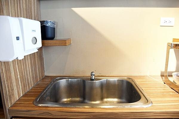 熊熊泡溫泉？高雄必訪鍋物【圓砌升降鍋物－自由店】超有特色的升降火鍋＋自助吧吃到飽～還能玩真人娃娃機※