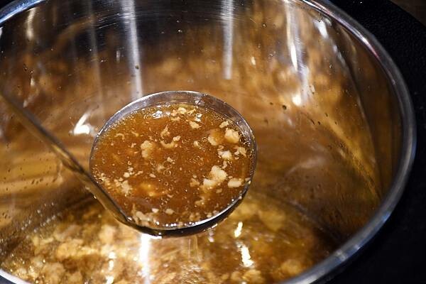 熊熊泡溫泉？高雄必訪鍋物【圓砌升降鍋物－自由店】超有特色的升降火鍋＋自助吧吃到飽～還能玩真人娃娃機※