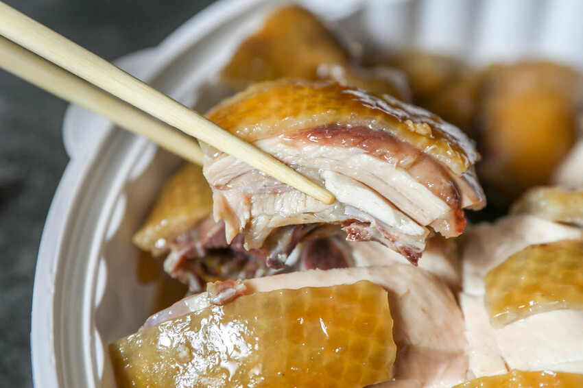 不用上山囉！陽明山超紅青菜園兒子在三重開了雞肉店，太晚去賣光光！