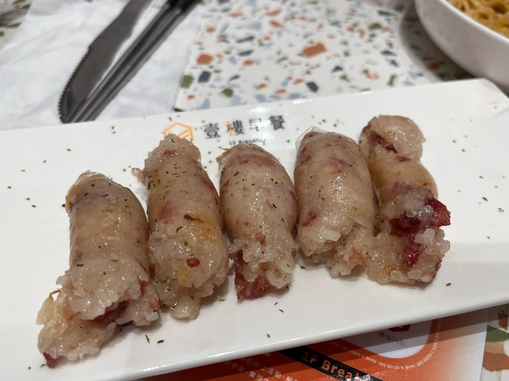 壹樓早餐縣府店,必吃脆皮蛋餅與炒泡麵,環境好餐點多樣!