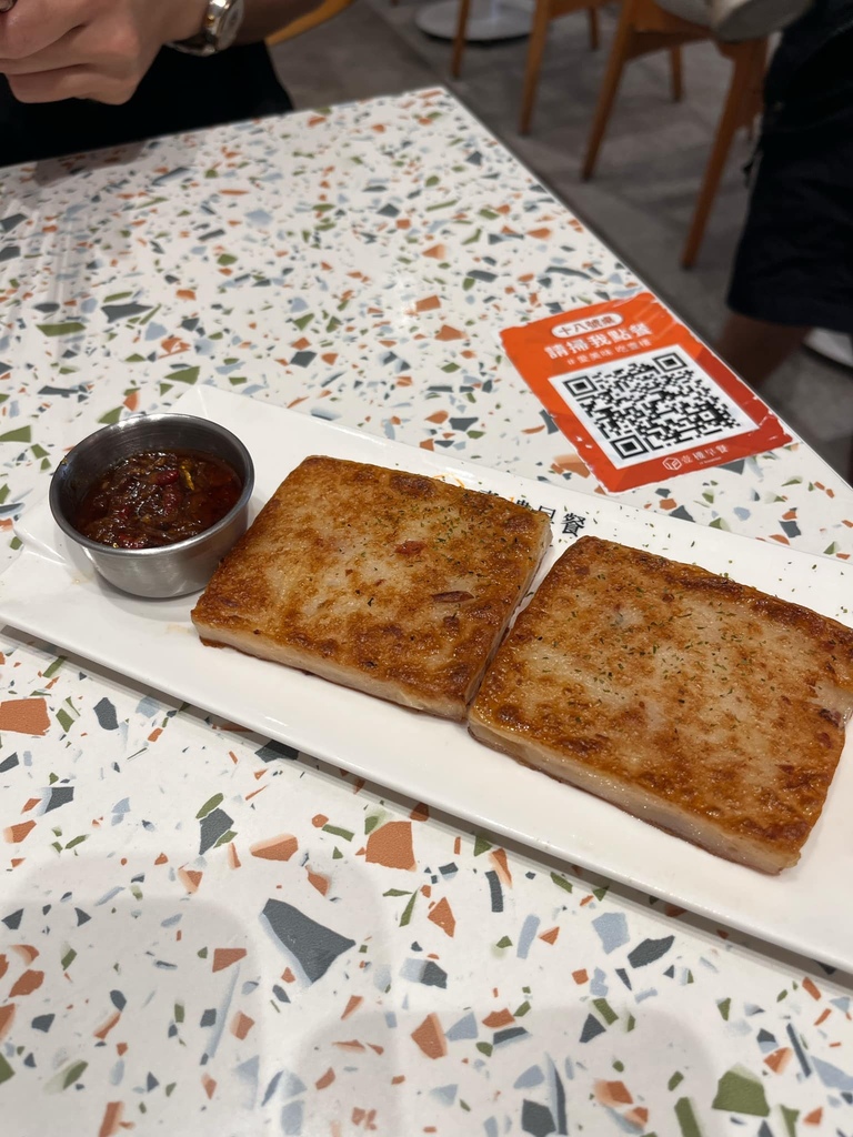 壹樓早餐縣府店,必吃脆皮蛋餅與炒泡麵,環境好餐點多樣!