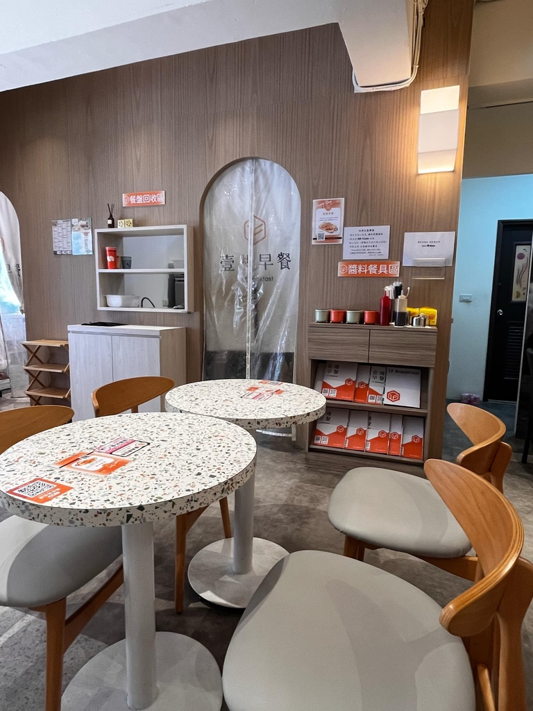 壹樓早餐縣府店,必吃脆皮蛋餅與炒泡麵,環境好餐點多樣!