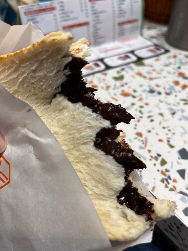 壹樓早餐縣府店,必吃脆皮蛋餅與炒泡麵,環境好餐點多樣!