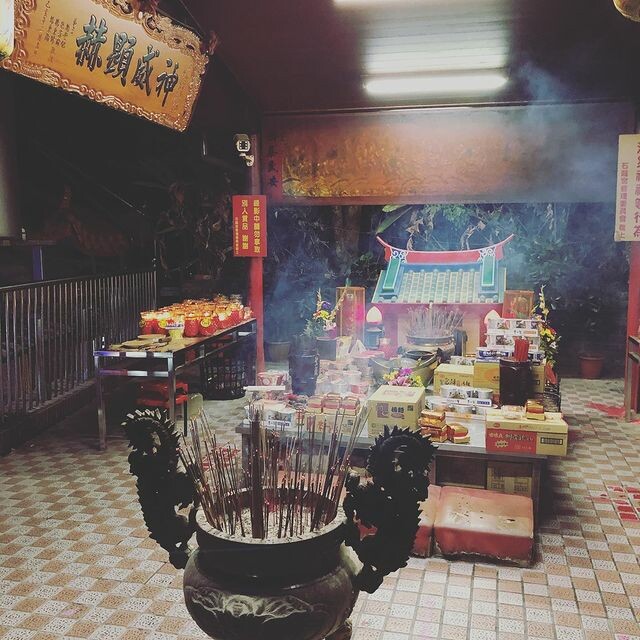 南投縣中寮鄉泡麵土地公｜南投中寮石龍宮｜用泡麵拜拜？還有免費泡麵可以吃！業績冒泡必朝聖的土地公廟