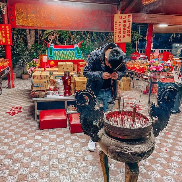 南投縣中寮鄉泡麵土地公｜南投中寮石龍宮｜用泡麵拜拜？還有免費泡麵可以吃！業績冒泡必朝聖的土地公廟