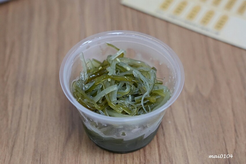 吸粉堂過橋米粉中壢外帶店~中壢正宗酸辣粉、螺獅粉推薦,份量十足外帶外送皆可,現場提供菊花茶可飲用