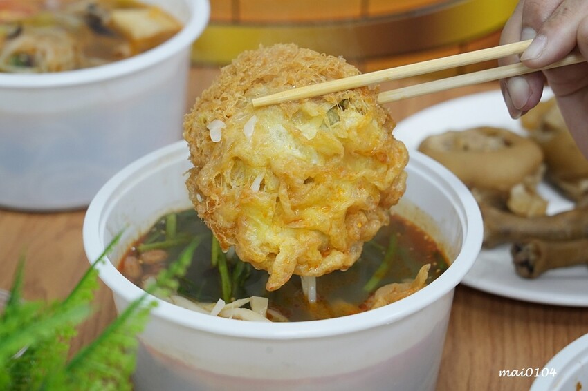 吸粉堂過橋米粉中壢外帶店~中壢正宗酸辣粉、螺獅粉推薦,份量十足外帶外送皆可,現場提供菊花茶可飲用