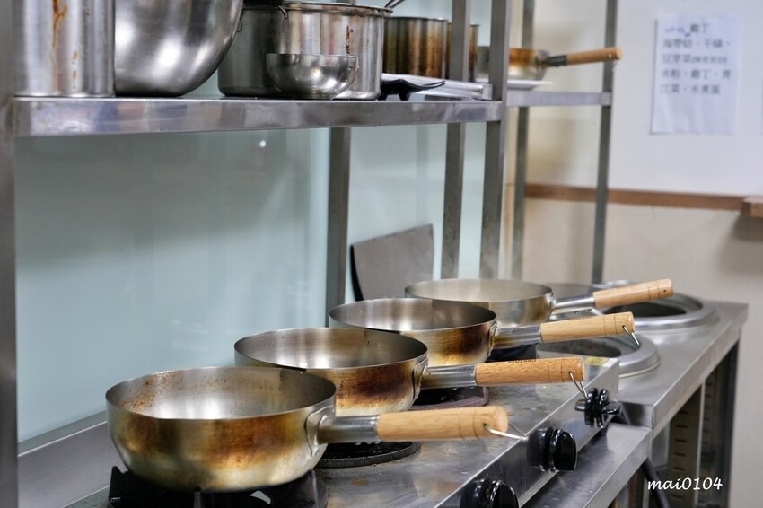 吸粉堂過橋米粉中壢外帶店~中壢正宗酸辣粉、螺獅粉推薦,份量十足外帶外送皆可,現場提供菊花茶可飲用