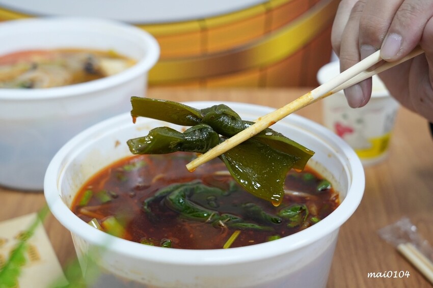 吸粉堂過橋米粉中壢外帶店~中壢正宗酸辣粉、螺獅粉推薦,份量十足外帶外送皆可,現場提供菊花茶可飲用