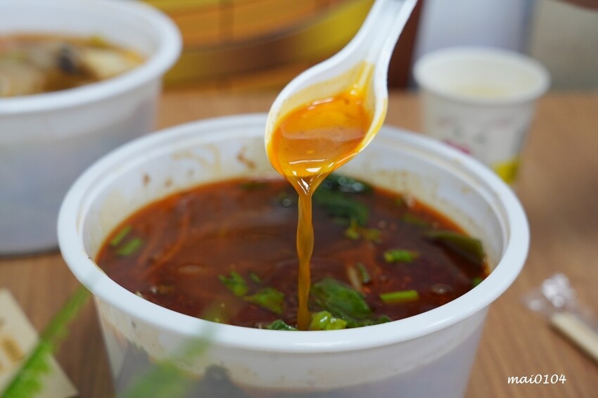 吸粉堂過橋米粉中壢外帶店~中壢正宗酸辣粉、螺獅粉推薦,份量十足外帶外送皆可,現場提供菊花茶可飲用