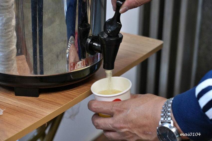 吸粉堂過橋米粉中壢外帶店~中壢正宗酸辣粉、螺獅粉推薦,份量十足外帶外送皆可,現場提供菊花茶可飲用