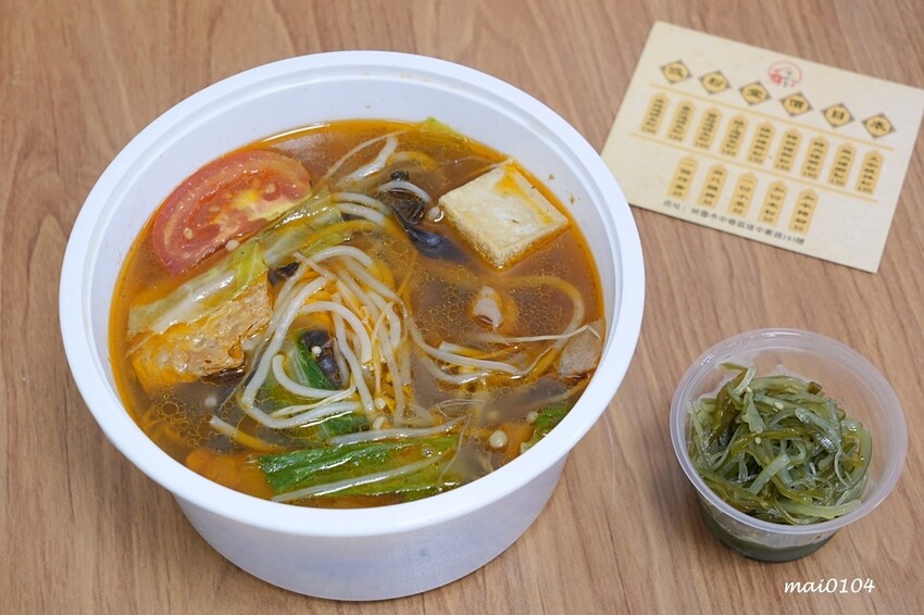 吸粉堂過橋米粉中壢外帶店~中壢正宗酸辣粉、螺獅粉推薦,份量十足外帶外送皆可,現場提供菊花茶可飲用