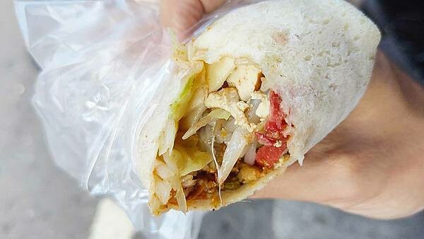 楊媽媽潤餅捲｜無時無刻都要排隊的爆人氣潤餅捲