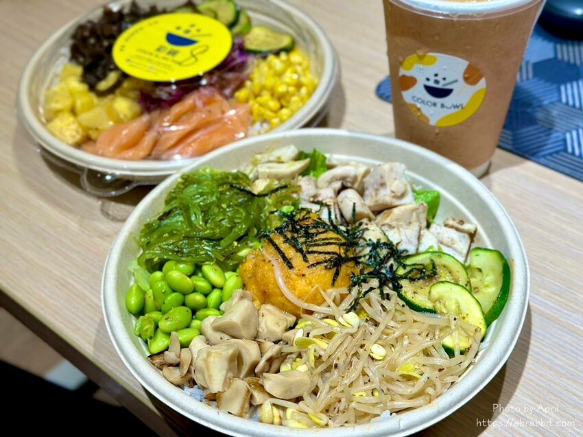 中國醫附近新開的彩碗-五義店，生意超好要排隊！