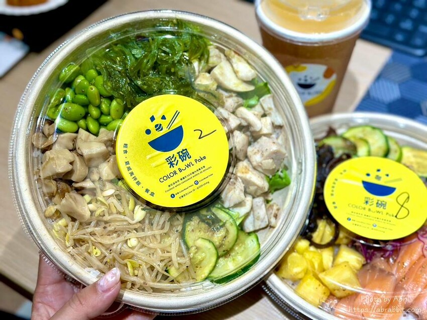 中國醫附近新開的彩碗-五義店，生意超好要排隊！