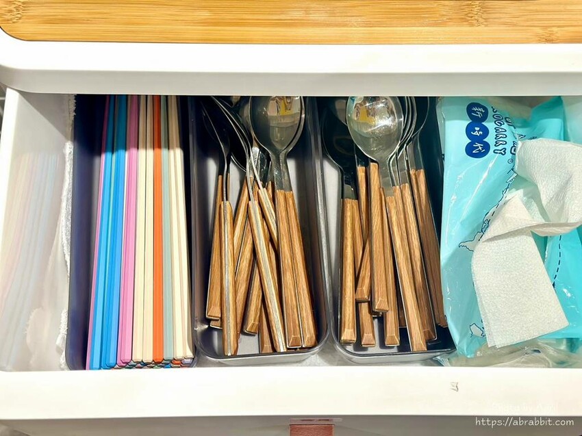 中國醫附近新開的彩碗-五義店，生意超好要排隊！