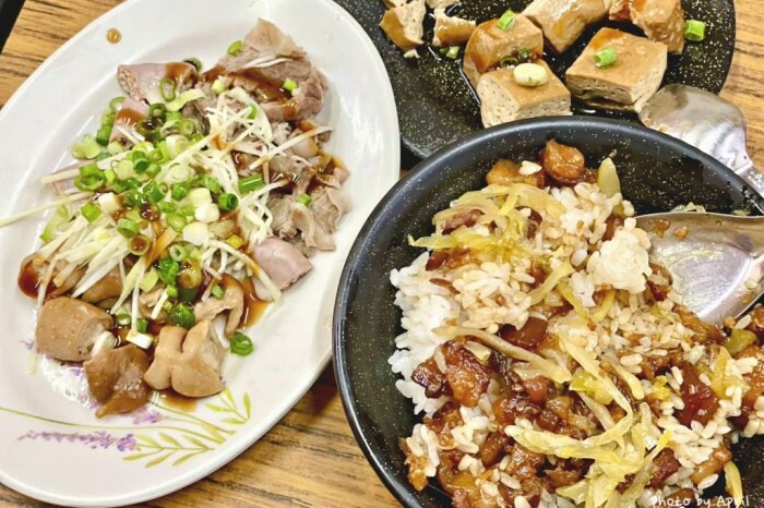 中國醫附近新開的彩碗-五義店，生意超好要排隊！