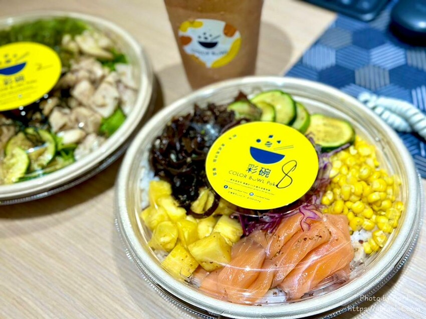 中國醫附近新開的彩碗-五義店，生意超好要排隊！