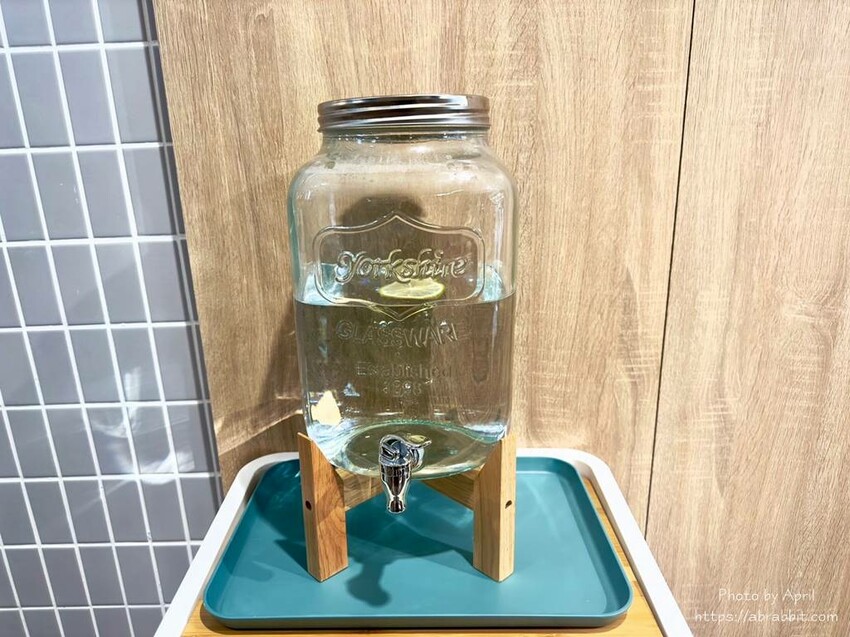 中國醫附近新開的彩碗-五義店，生意超好要排隊！