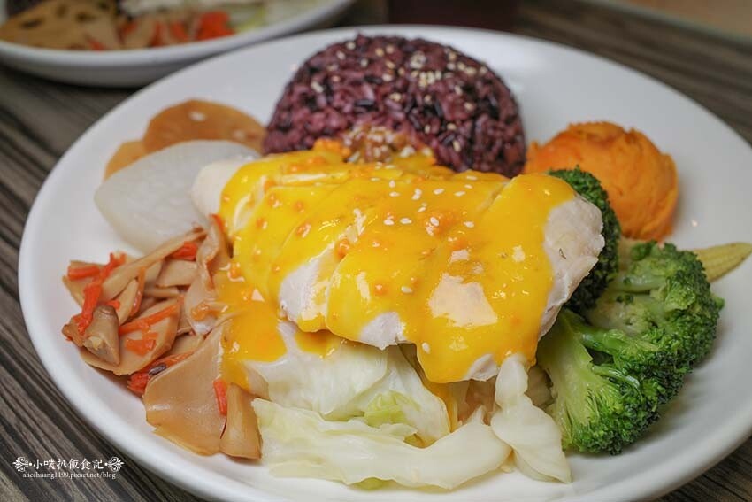 【永和美食】『72度C舒肥健康餐 永和保平店』近樂華夜市/選擇多元、料多豐富/健康美味水煮餐/百元平價、高C