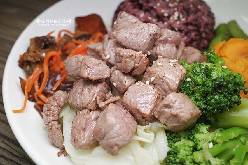 【永和美食】『72度C舒肥健康餐 永和保平店』近樂華夜市/選擇多元、料多豐富/健康美味水煮餐/百元平價、高C