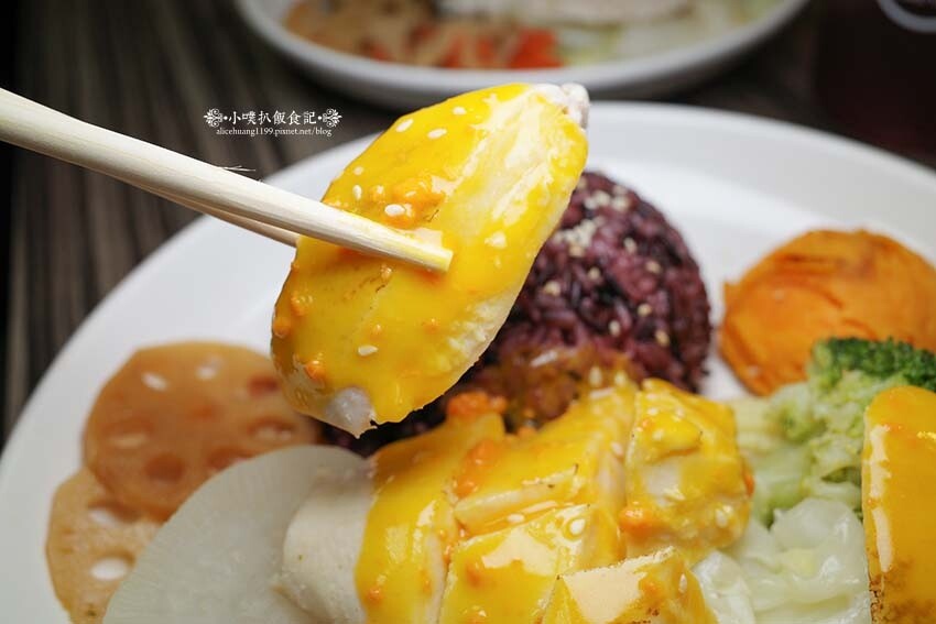 【永和美食】『72度C舒肥健康餐 永和保平店』近樂華夜市/選擇多元、料多豐富/健康美味水煮餐/百元平價、高C