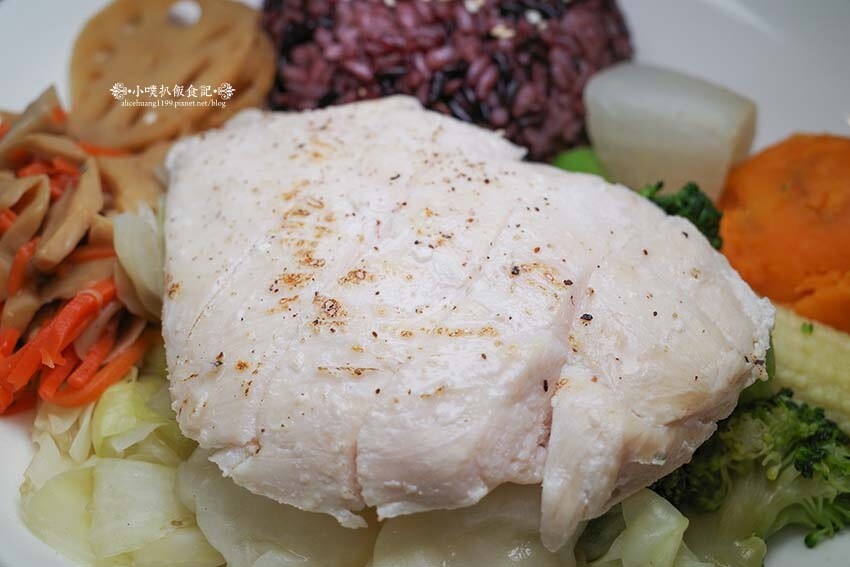 【永和美食】『72度C舒肥健康餐 永和保平店』近樂華夜市/選擇多元、料多豐富/健康美味水煮餐/百元平價、高C