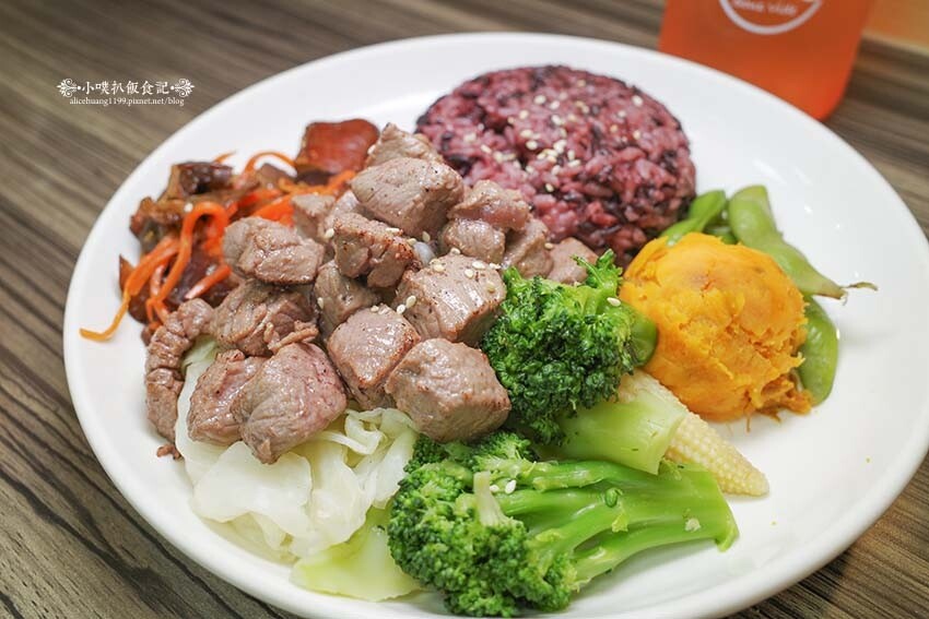 【永和美食】『72度C舒肥健康餐 永和保平店』近樂華夜市/選擇多元、料多豐富/健康美味水煮餐/百元平價、高C