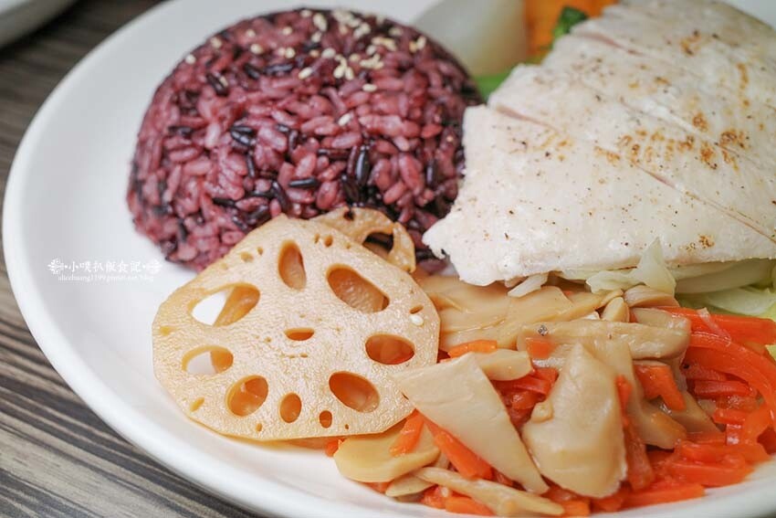 【永和美食】『72度C舒肥健康餐 永和保平店』近樂華夜市/選擇多元、料多豐富/健康美味水煮餐/百元平價、高C