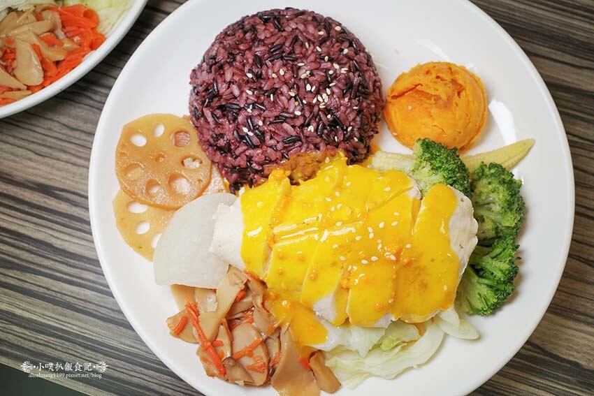 【永和美食】『72度C舒肥健康餐 永和保平店』近樂華夜市/選擇多元、料多豐富/健康美味水煮餐/百元平價、高C