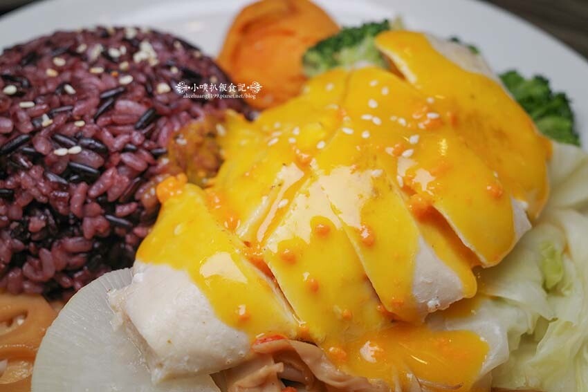 【永和美食】『72度C舒肥健康餐 永和保平店』近樂華夜市/選擇多元、料多豐富/健康美味水煮餐/百元平價、高C