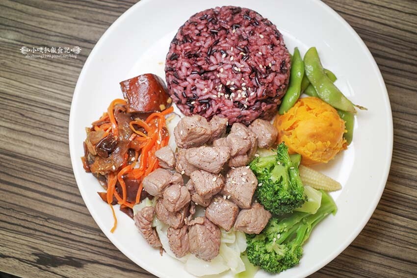 【永和美食】『72度C舒肥健康餐 永和保平店』近樂華夜市/選擇多元、料多豐富/健康美味水煮餐/百元平價、高C