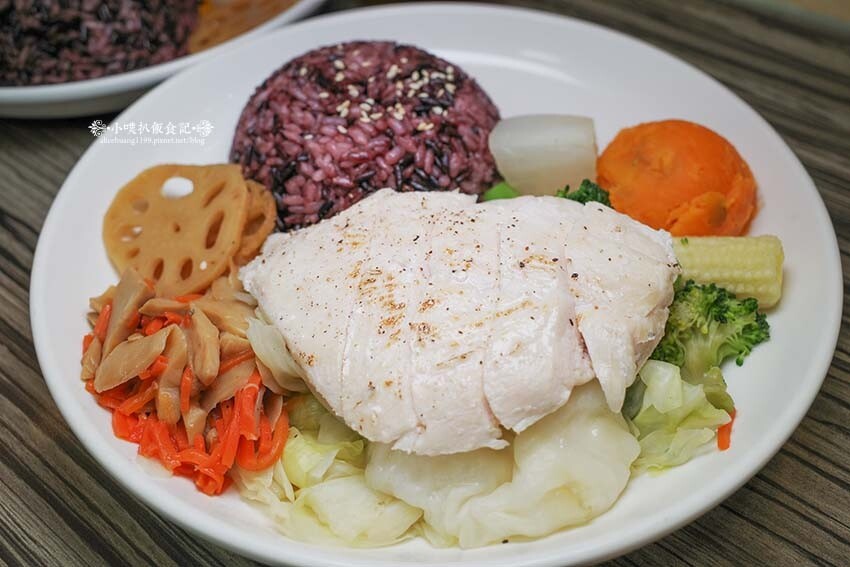 【永和美食】『72度C舒肥健康餐 永和保平店』近樂華夜市/選擇多元、料多豐富/健康美味水煮餐/百元平價、高C