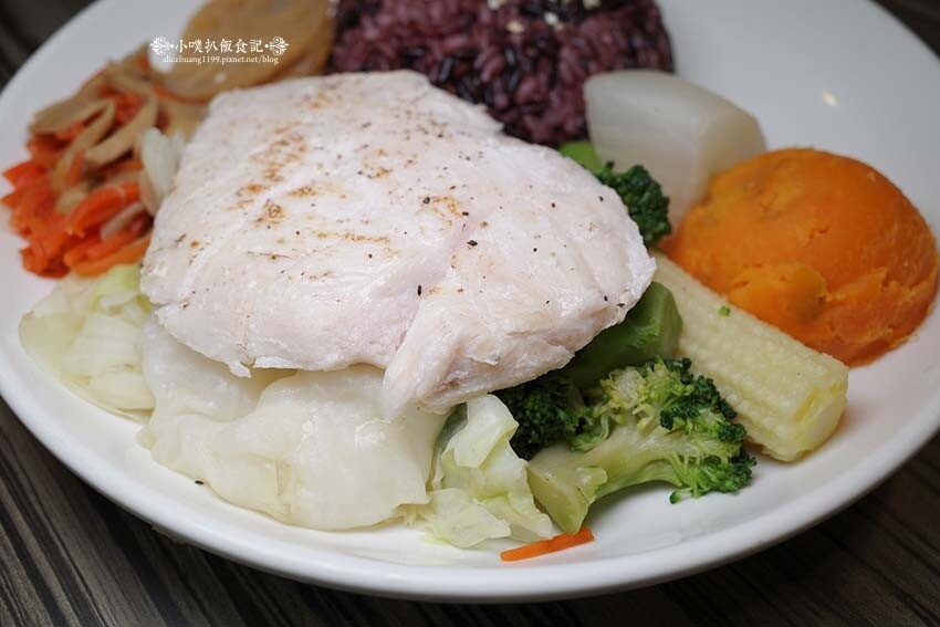 【永和美食】『72度C舒肥健康餐 永和保平店』近樂華夜市/選擇多元、料多豐富/健康美味水煮餐/百元平價、高C