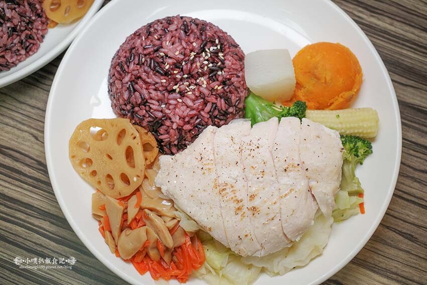 【永和美食】『72度C舒肥健康餐 永和保平店』近樂華夜市/選擇多元、料多豐富/健康美味水煮餐/百元平價、高C