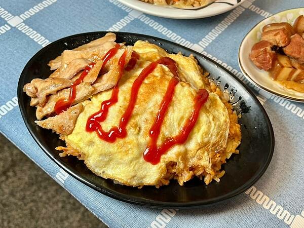 ＋（高雄炒飯）三元蛋包炒飯專賣店～現炒蛋包炒飯只要70元起！