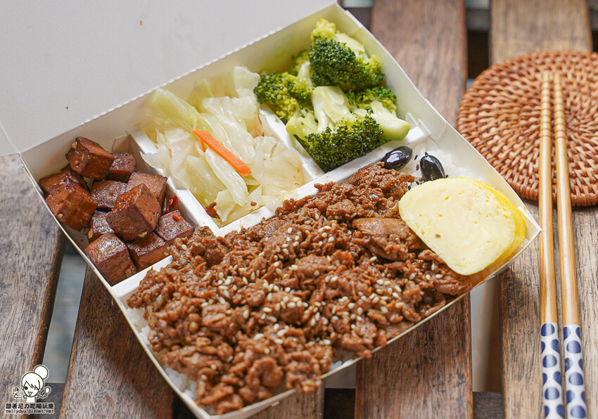 北高雄日式便當 紅蕃茄日式便當專賣店，澎派爽口多樣式餐盒、商務便當、左營便當推薦 - 跟著尼力吃喝玩樂＆親子生活