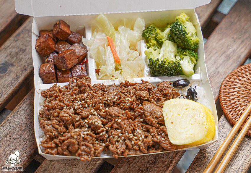 北高雄日式便當 紅蕃茄日式便當專賣店，澎派爽口多樣式餐盒、商務便當、左營便當推薦 - 跟著尼力吃喝玩樂＆親子生活