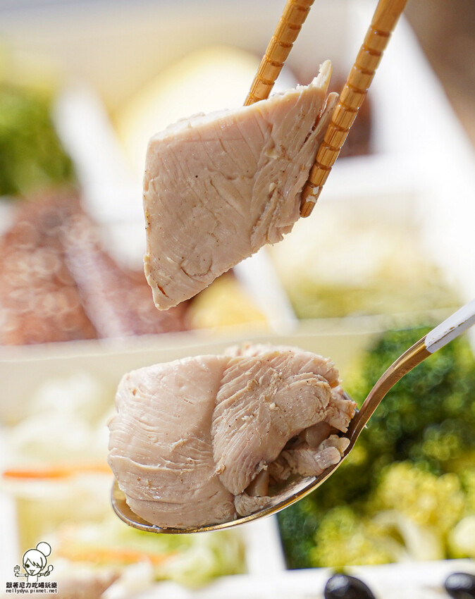 北高雄日式便當 紅蕃茄日式便當專賣店，澎派爽口多樣式餐盒、商務便當、左營便當推薦 - 跟著尼力吃喝玩樂＆親子生活