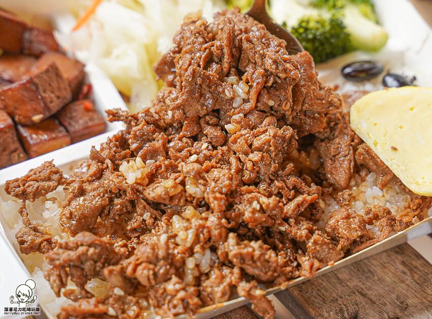 北高雄日式便當 紅蕃茄日式便當專賣店，澎派爽口多樣式餐盒、商務便當、左營便當推薦 - 跟著尼力吃喝玩樂＆親子生活