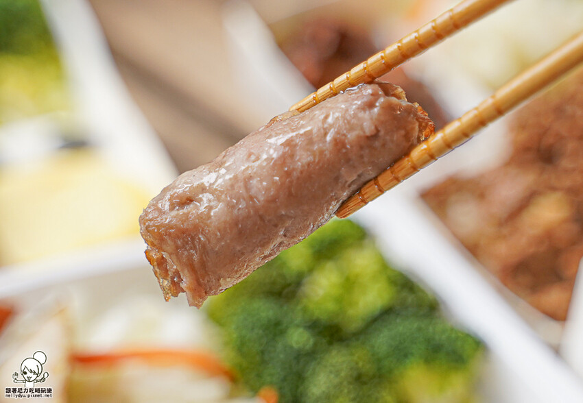 北高雄日式便當 紅蕃茄日式便當專賣店，澎派爽口多樣式餐盒、商務便當、左營便當推薦 - 跟著尼力吃喝玩樂＆親子生活