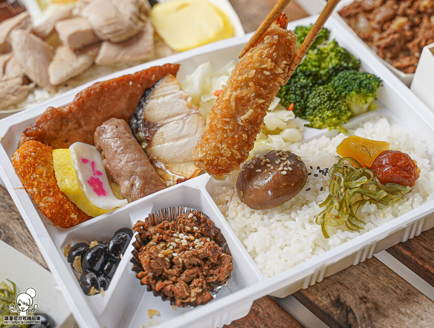 北高雄日式便當 紅蕃茄日式便當專賣店，澎派爽口多樣式餐盒、商務便當、左營便當推薦 - 跟著尼力吃喝玩樂＆親子生活