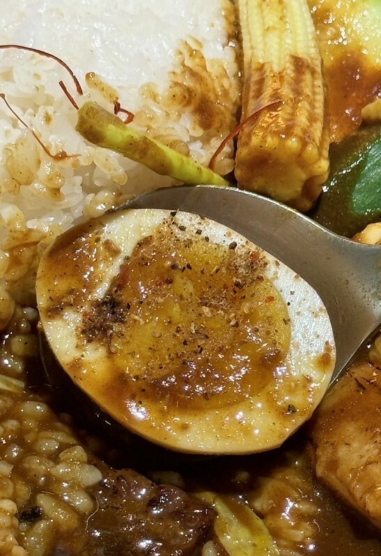 台北車站咖哩推薦！「朱雀SUZAKU CURRY SHOP」夢幻酪梨湯咖哩與雪花布丁必點。