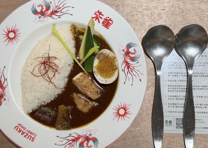 台北車站咖哩推薦！「朱雀SUZAKU CURRY SHOP」夢幻酪梨湯咖哩與雪花布丁必點。
