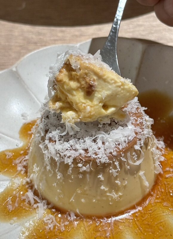 台北車站咖哩推薦！「朱雀SUZAKU CURRY SHOP」夢幻酪梨湯咖哩與雪花布丁必點。