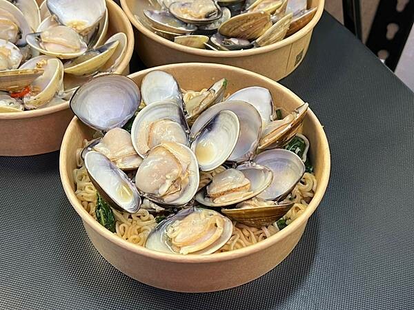 ＊（瑞豐美食）初番商行瑞豐夜市～現點現煮不加鹽超鮮甜！鮮爆蛤