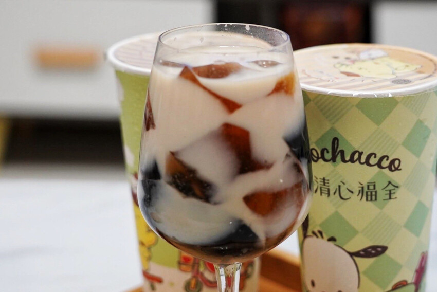 超萌三麗鷗登場!9款免費杯快收集,浮雕恰好瓶只要38元~還有6款超限量聯名商品