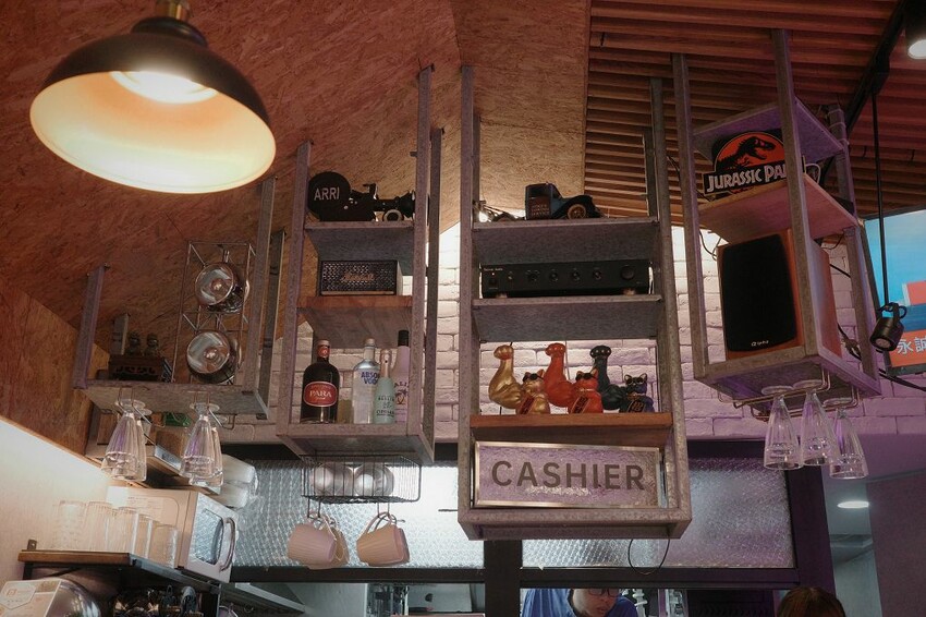 台北信義區美食推薦！林斯漢堡不只美式漢堡必吃，經典豬腳與早午餐拼盤。