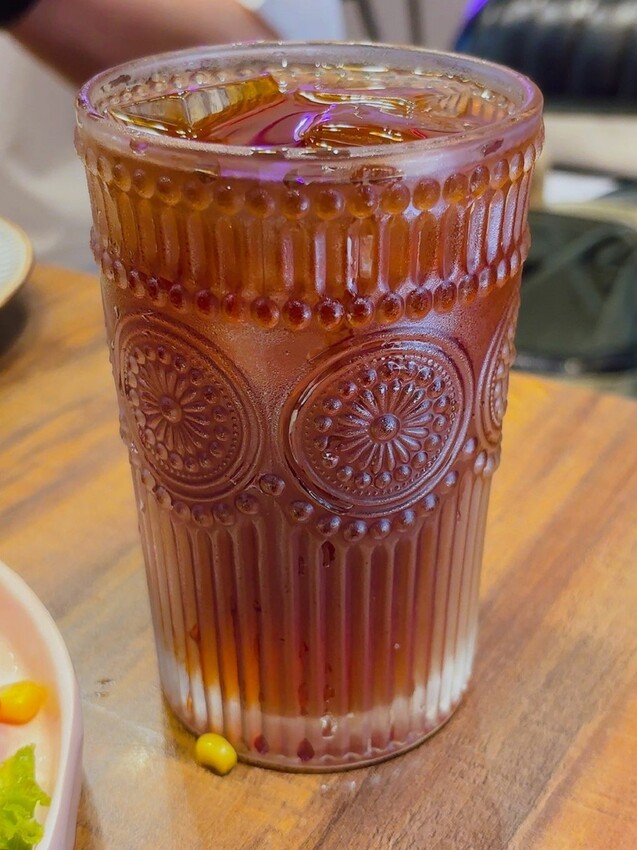 台北信義區美食推薦！林斯漢堡不只美式漢堡必吃，經典豬腳與早午餐拼盤。